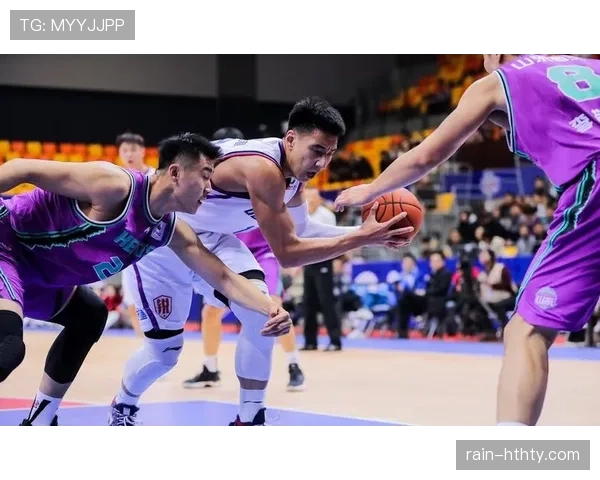 摩西·马龙内线强攻压制对手篮板优势明显